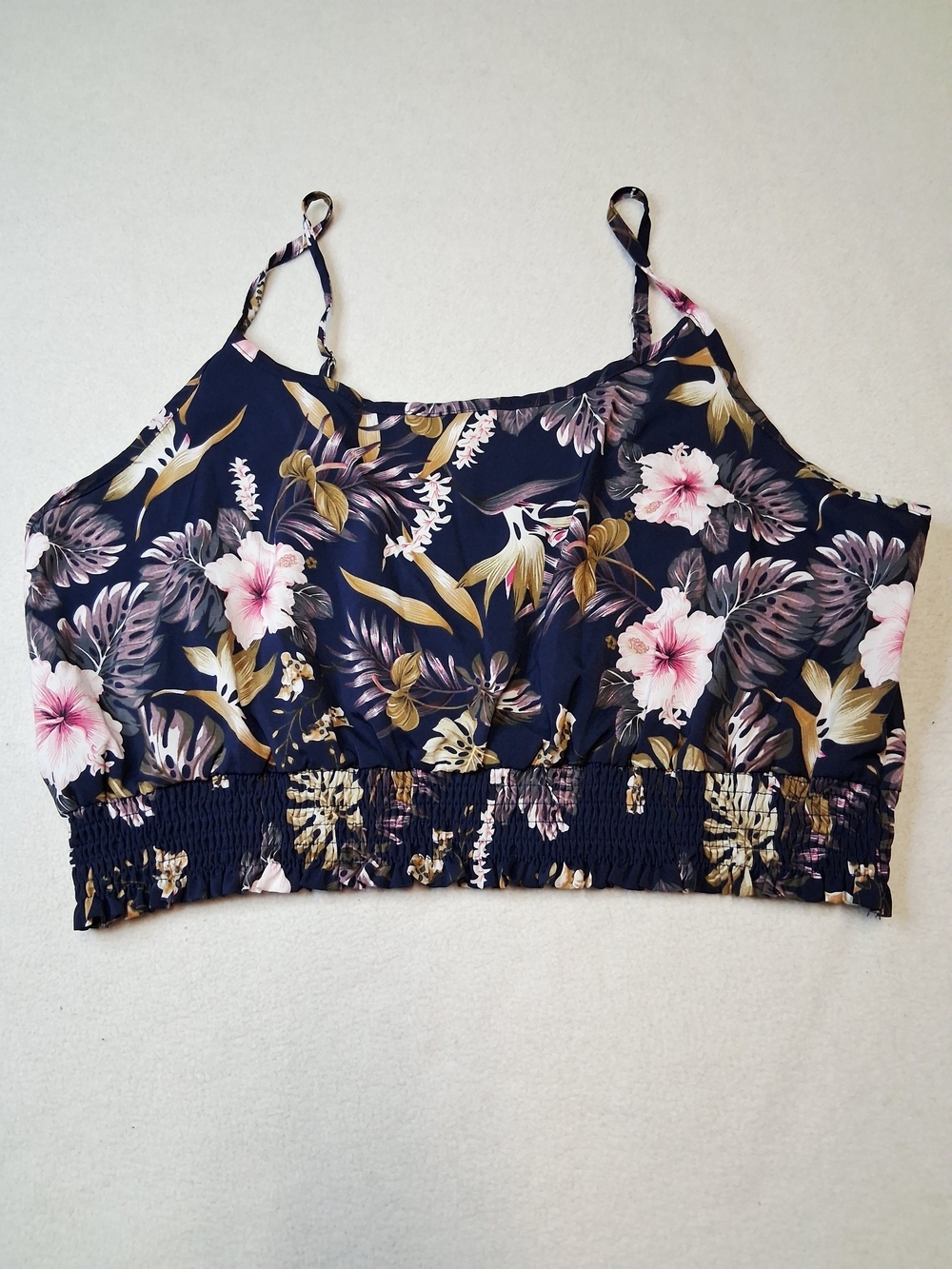 4/20$ SHEIN Navy Floral Smocked Crop Camisole with Adjustable Straps